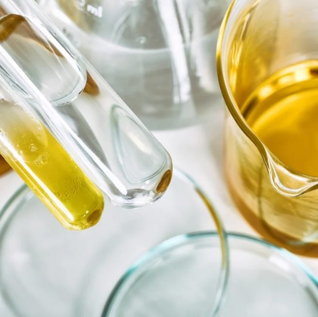 Test tubes and beakers with an oil phase in the R&D lab